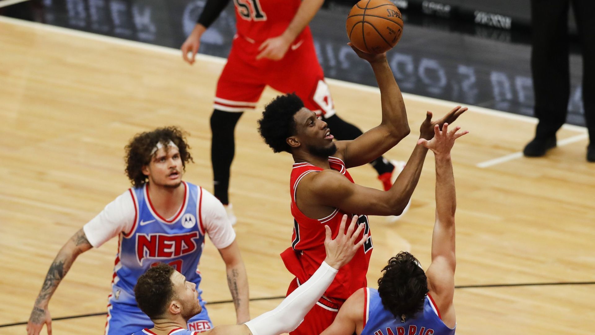 20210408-AMX-SPORTS-CHICAGO-BULLS-PLAYERS-RECEIVE-THE-1-TB.jpg